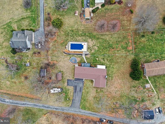 5th image of 83 Dove Hill Dr