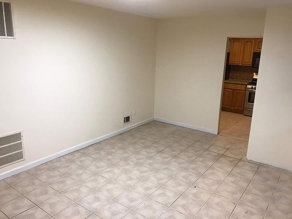 1st image of 160 Regis Dr Floor 1