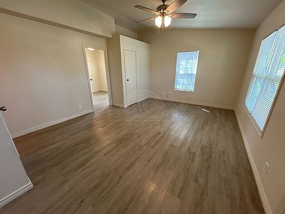 3rd image of 912 Southside Dr