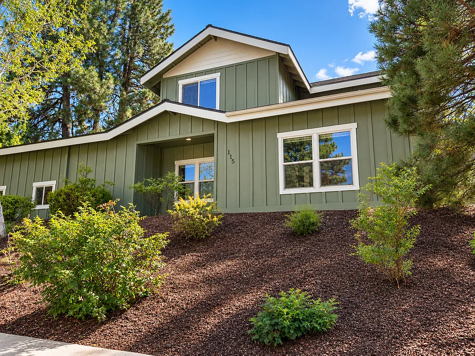 115 NW Mount Washington Dr