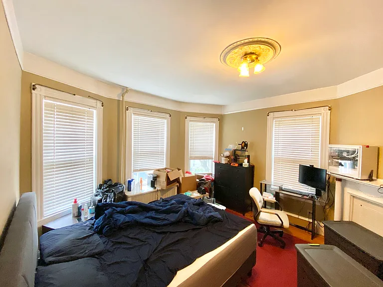 12 Oswald St — Photo 3