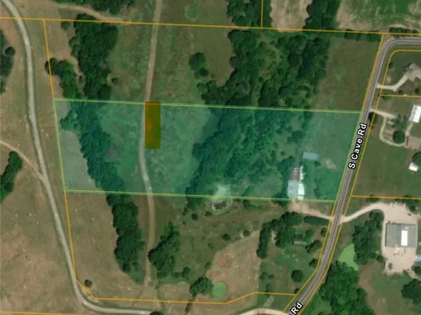 10712 S Cave Rd, Lone Jack, MO 64070