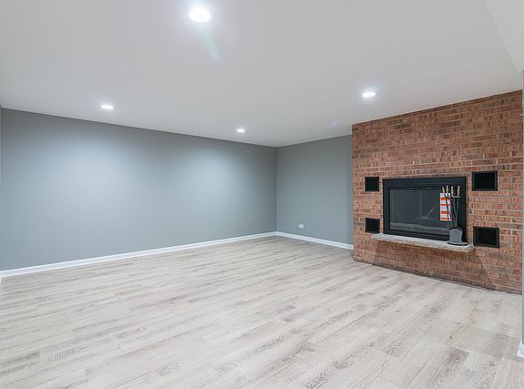 4th image of 8420 Laramie Ave