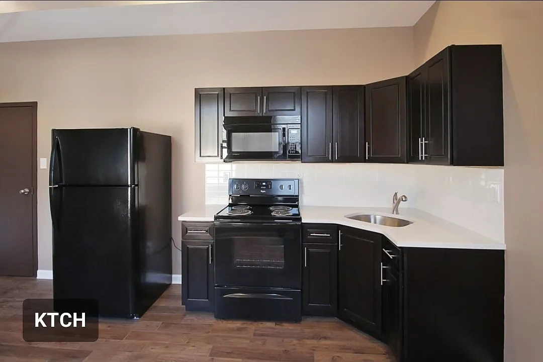 4400 Lancaster Ave — Photo 2