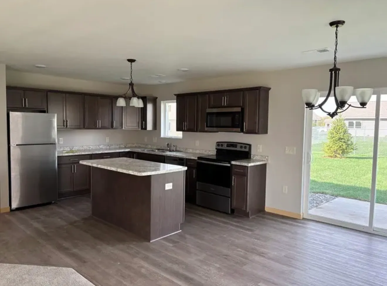 2 bed, 1100 sqft, $2,070 — Photo 1