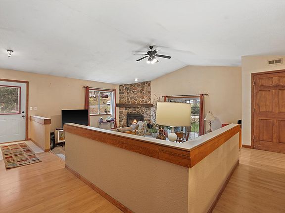 4th image of 303 Lake Shore Dr