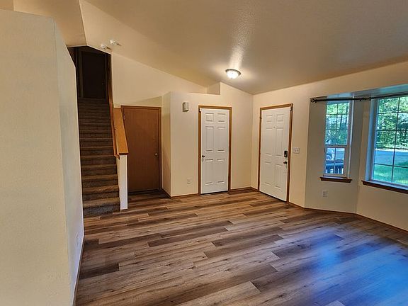 2nd image of 17513 Loop Ln SE