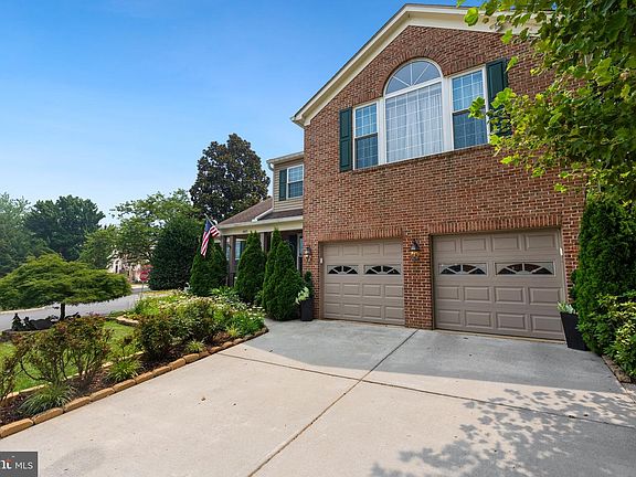 2nd image of 6021 Woodlake Ln