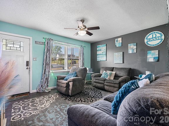 4th image of 19 Claridge Ct