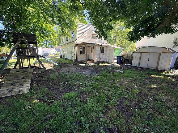 2nd image of 708 Woodside Ln