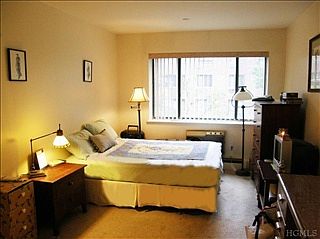 5th image of 21 Lake St APT 3D