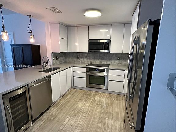 3rd image of 10 Aragon Ave Suite 610