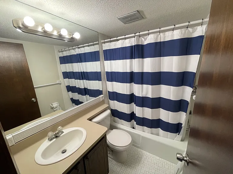 4407 Wilshire Blvd #304 — Photo 6