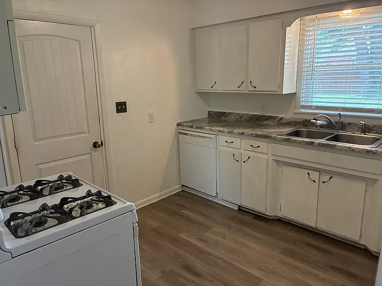 504 E Sunshine St — Photo 10