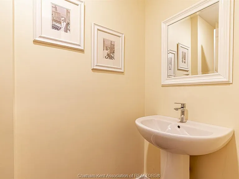 69 King St W #202 — Photo 5