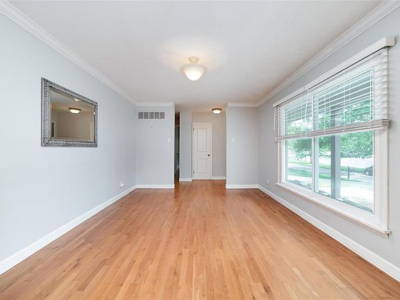 5th image of 1018 Bedford Ln