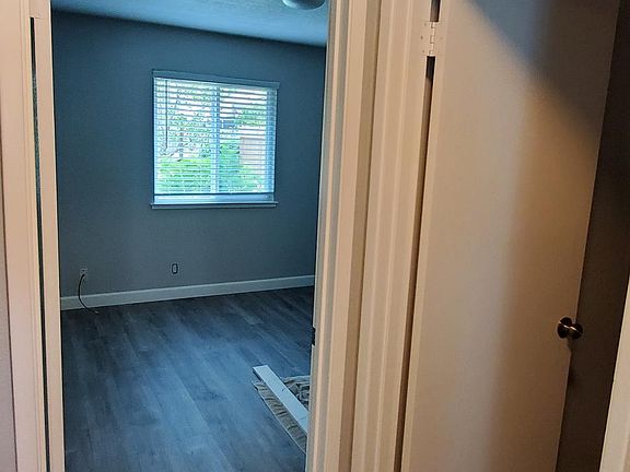 5th image of 3218 Parkhaven Dr