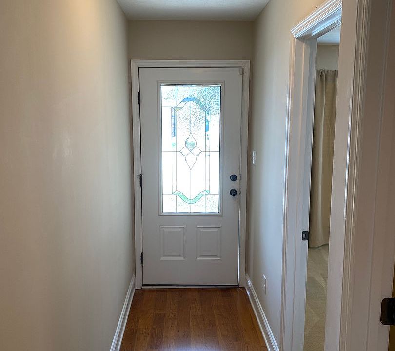 1st image of 817 Bryan Cir