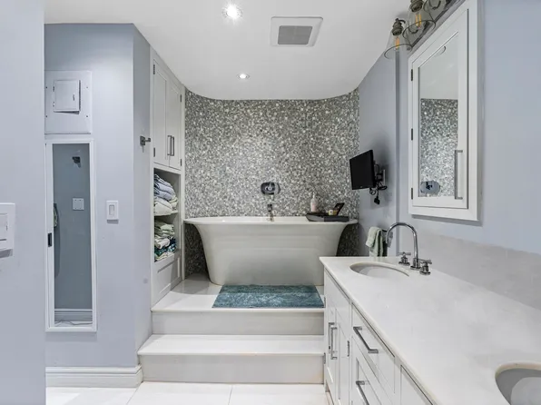 420 East 64th Street image 8 of 10