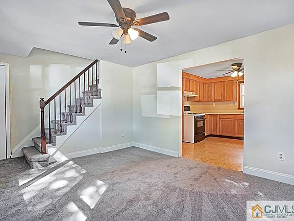4th image of 501 Wellington St