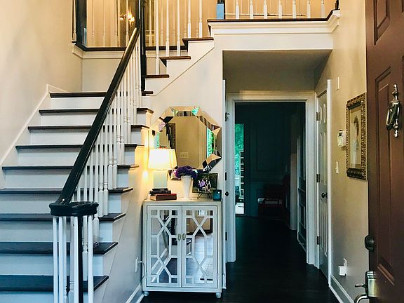 Foyer w/ two story entry