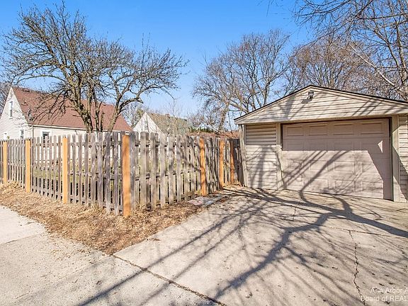 3rd image of 23400 Rosewood Ave