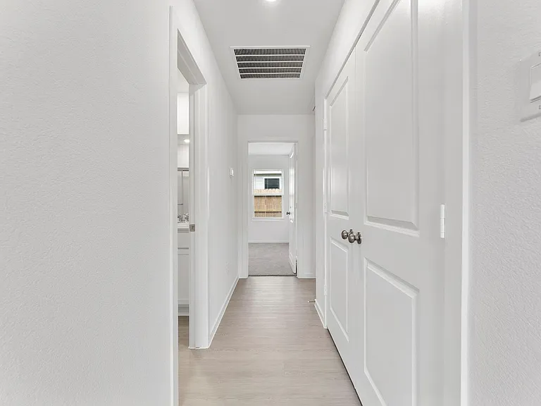 706 Umbrella Tree Dr — Photo 4
