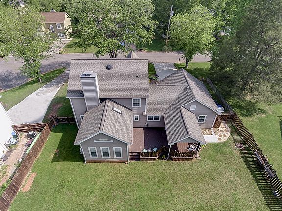 3rd image of 8904 Shoreham Cir