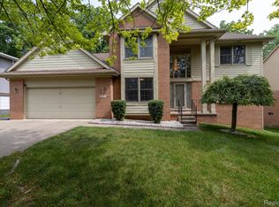 6926 Alden Dr, West Bloomfield, MI 48324