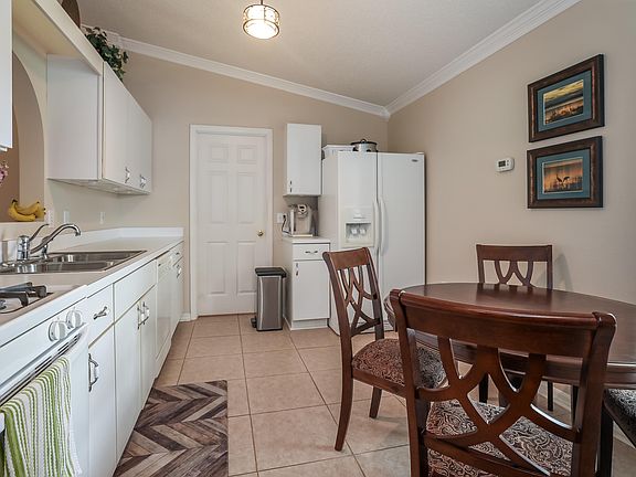 5th image of 1931 Coldfield Dr W