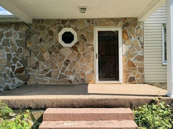 4th image of 54 Parkway Dr