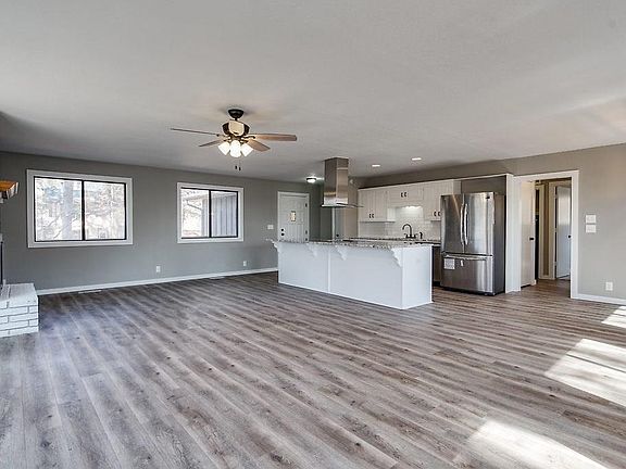 3rd image of 8501 White Oak Dr