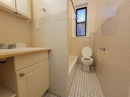 4th image of 1529 42nd St #B9