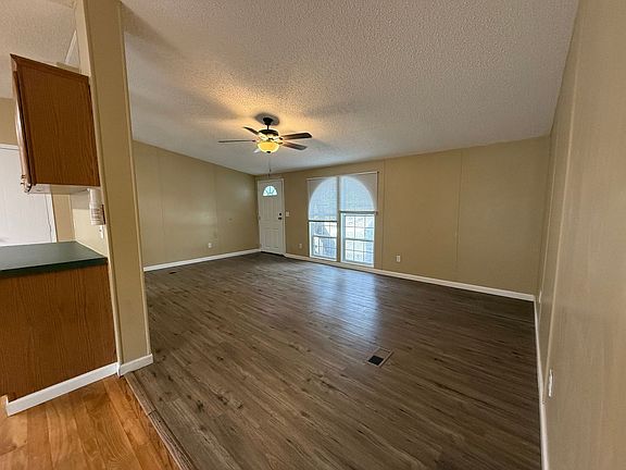 2nd image of 136 Sonnyland Dr