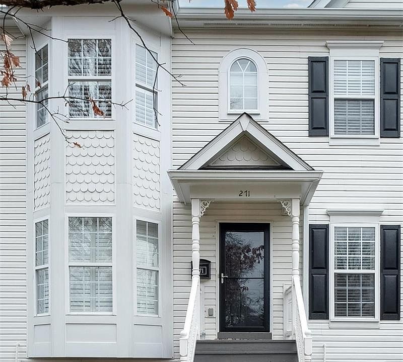 1st image of 271 McCullough Ave