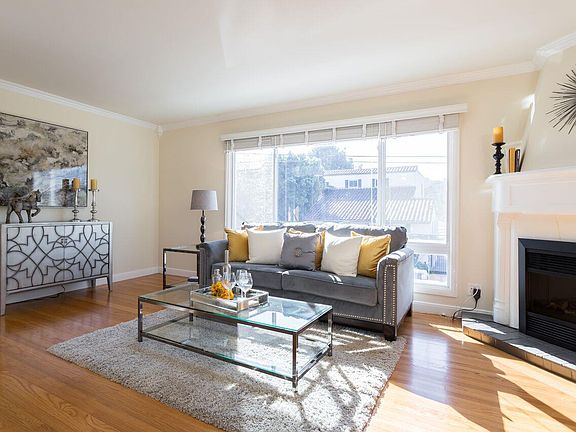 3rd image of 276 Elm Ave