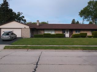 1411 Ahrens St, Manitowoc, WI 54220