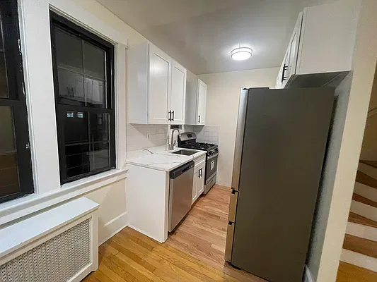Rented by Metropolis International Realty Inc. | media 4