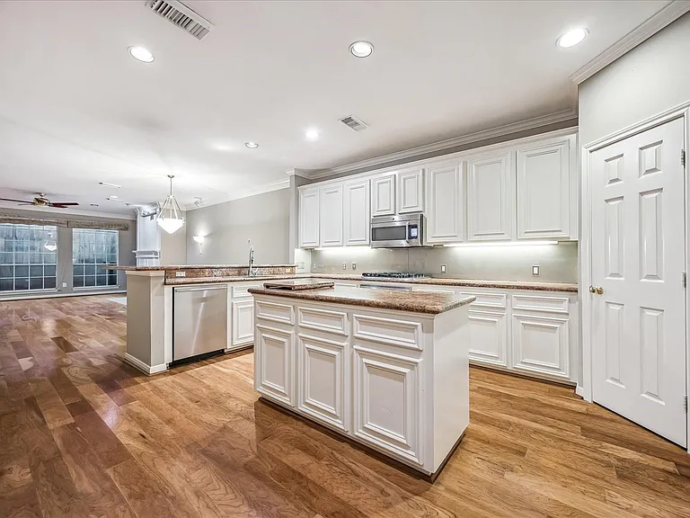 4443 Castle Court Pl — Photo 6