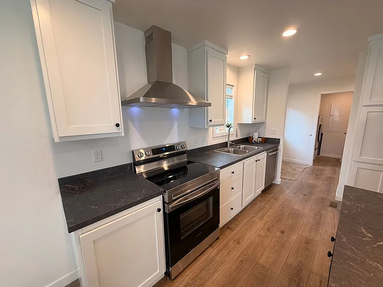 316 S Hallett St — Photo 3