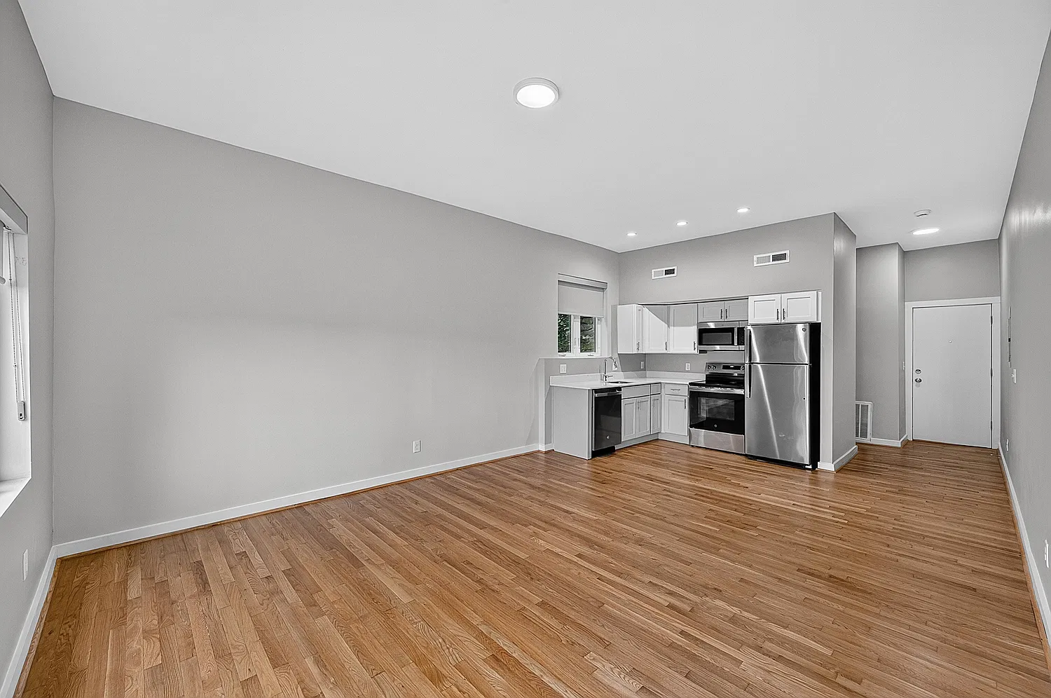 Studio, 420 sqft, $1,175 — Photo 3