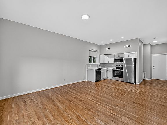 3rd image of 418 Torrence Ct APT 2