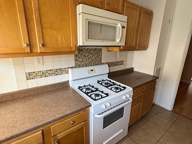 1750 Chestnut Ave — Photo 4