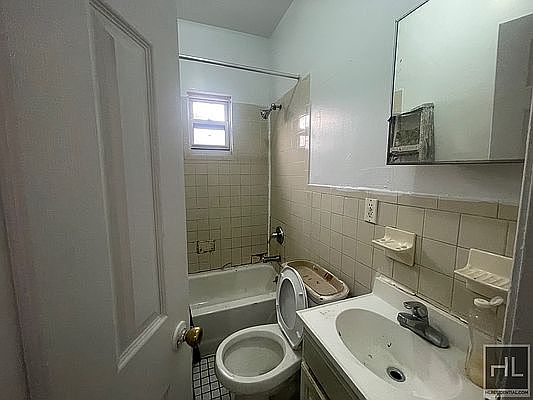 5th image of 315 Harman St #2