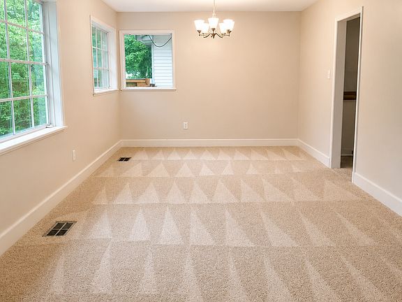 4th image of 3122 Oak Forest Dr