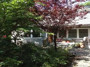 972 Singleton Ave, Woodmere, NY 11598