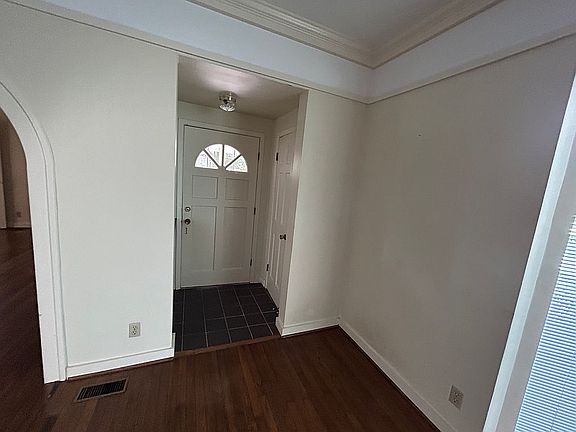 2nd image of 5021 Country Club Blvd