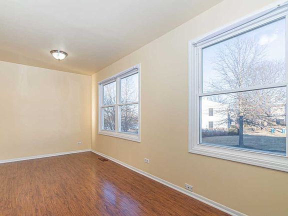 4th image of 921 Banbury Ct