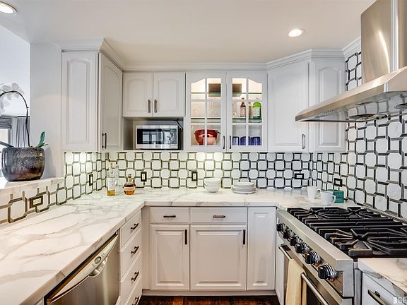 4th image of 1220 Jones St #301