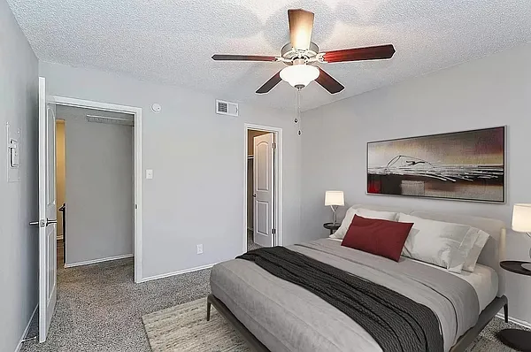 City Crest Apartments — Photo 18